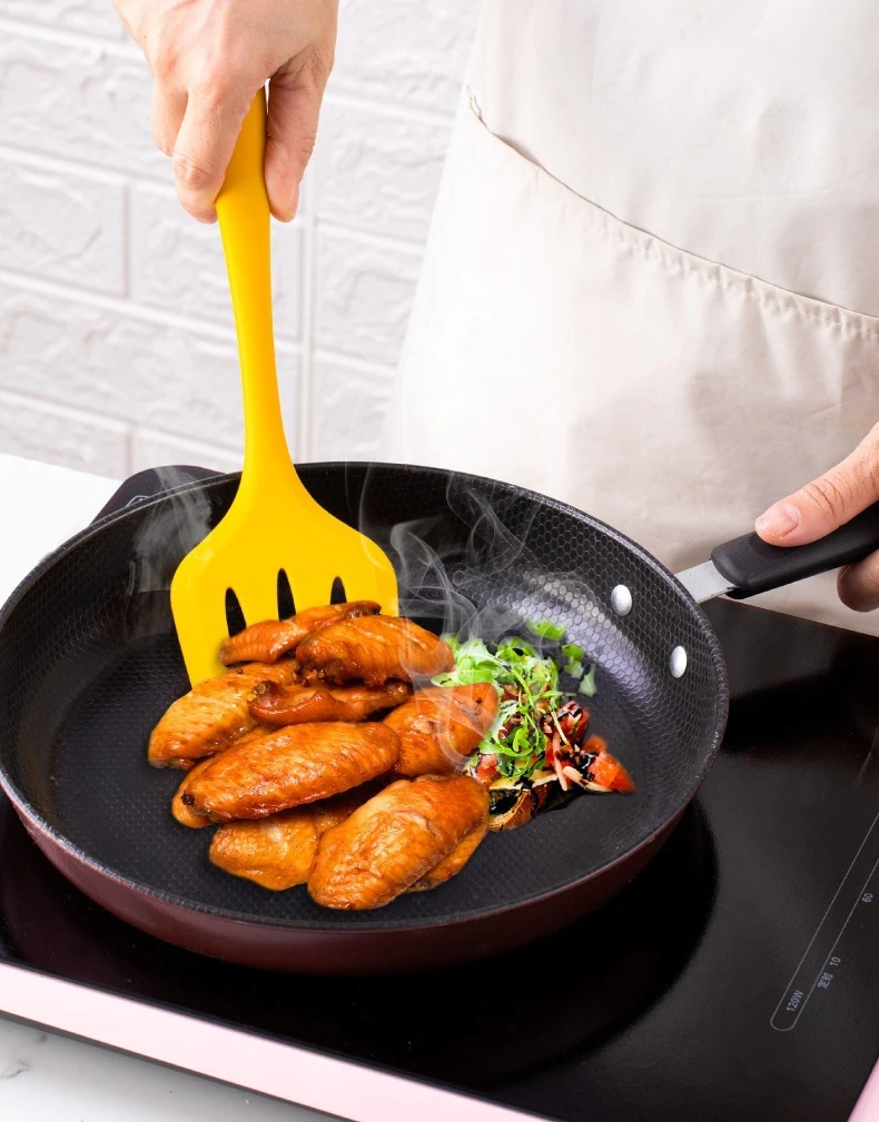 Upgrade Your Cooking with this 1pc Silicone Hot Skillet Handle