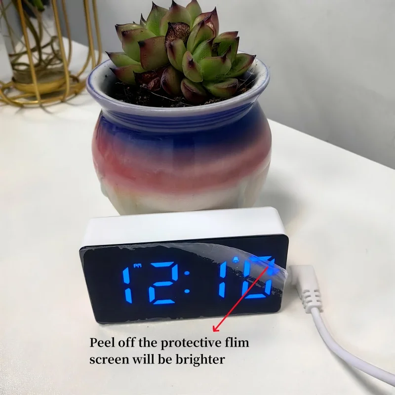7*4cm Digital Alarm Clock TEMP Date 3 Alarms Power-off Memory Table Clock USB Powered Always On 12/24H Night Mode LED