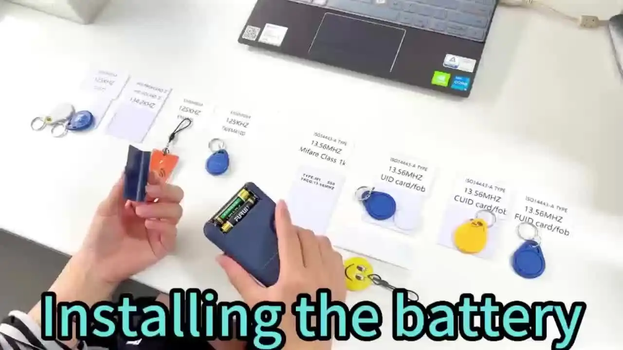 Lettore/Scrittore RFID 125kHz - Copiatrice Schede EM4100 Portatile Con 12 Tag - Foto 7