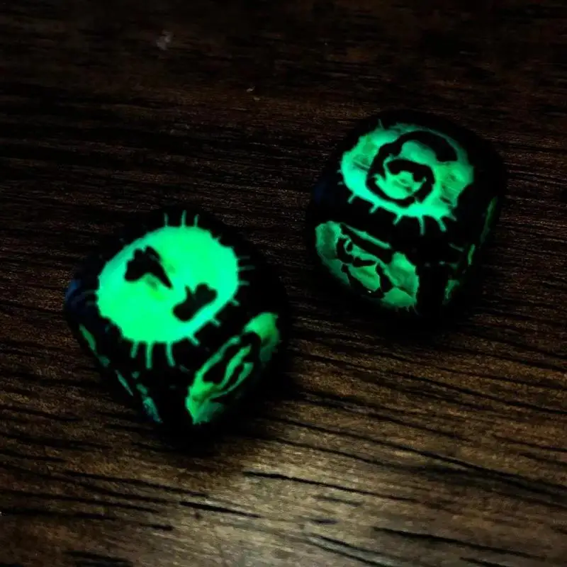 Glowing Dice 6 Sided Resin Dice Luminous Dice Ornament Horror Novelty Ornament Halloween Style Retro Ornaments Mini Skeleton 5