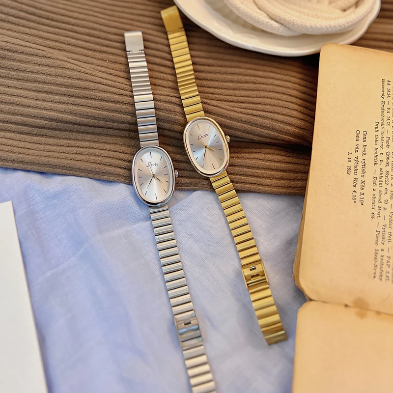 1pc Fashionable Women' Watch With Gold