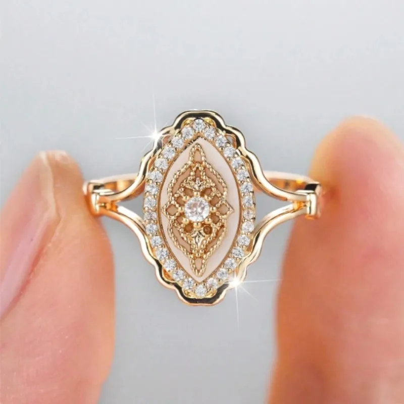 Vintage Hollow Lace Oval Shape Inlaid Zircon Flower Ring for Women Anniversary Wedding Statement Rings Party Jewelry Gifts
