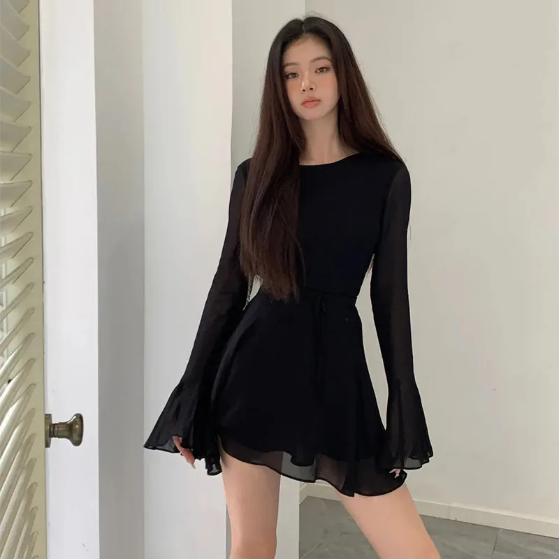 

Черное пикантное платье с открытой спиной, женское элегантное корейское ажурное платье на шнуровке с длинным рукавом, женское модное лоскутное мини-платье с оборками