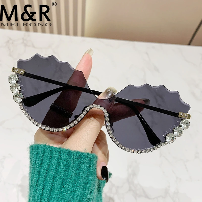 

2024 New Diamond Inlaid High-end Women's Sunglasse Fashion Borderless Metal Eyeglass Frame luxurious Gradient Rhinestone Sunnies