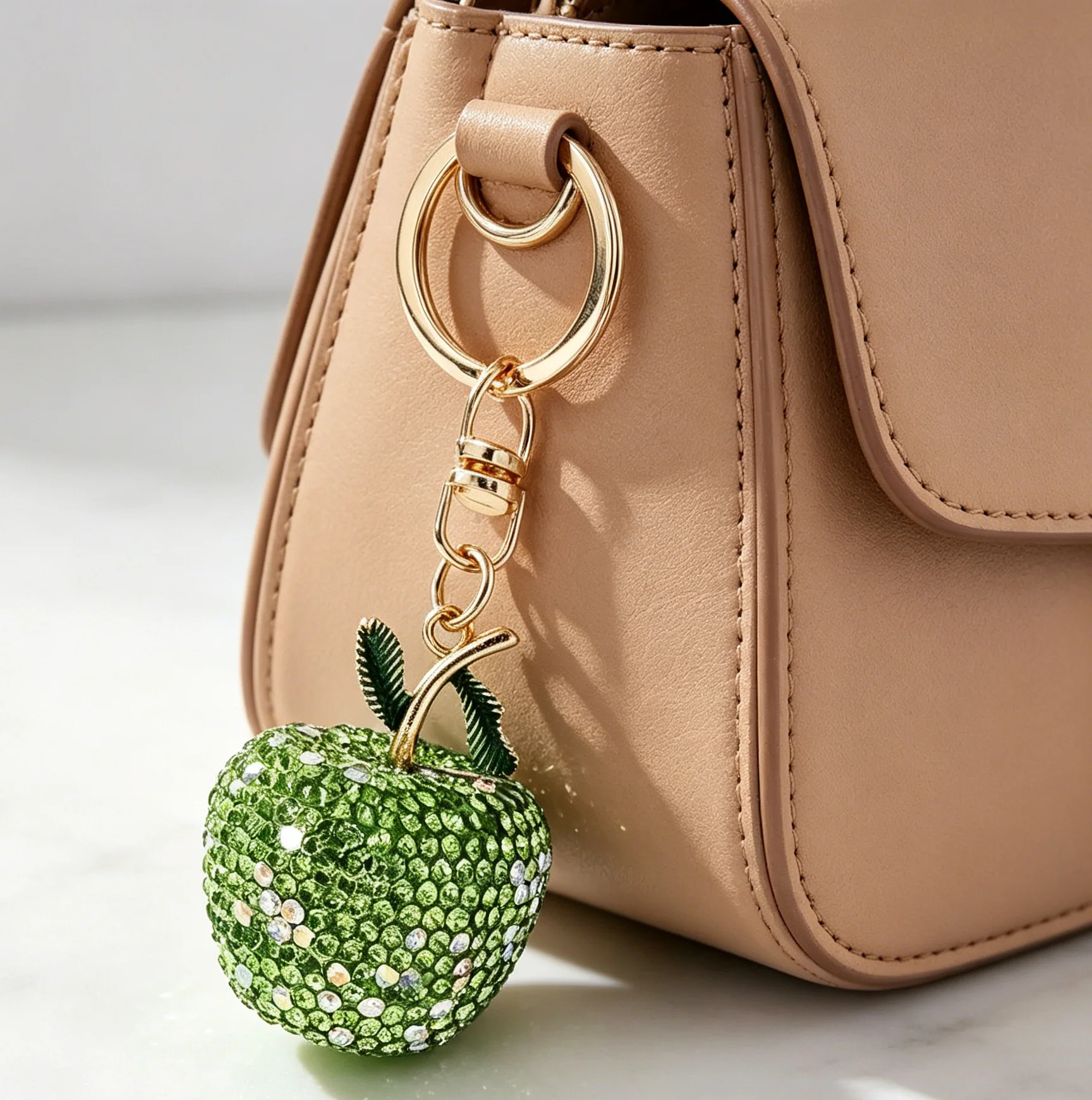 Niedliche Schlüsselanhänger mit grünem Apfel und vollem Diamantbesatz, Kristall-Frucht-Anhänger, Schlüsselring, modische Handtaschen-Dekoration, Schmuck, Geschenk für Frauen und Mädchen