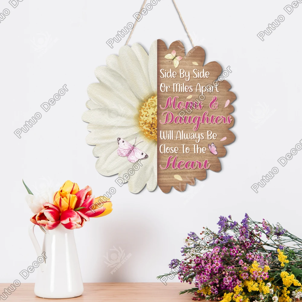 

Putuo Decor Daisy Shaped Wooden Hanging Sign Decor, Wall Art Decoration for Home Farmhouse Living Room, Mother's Day Gifts