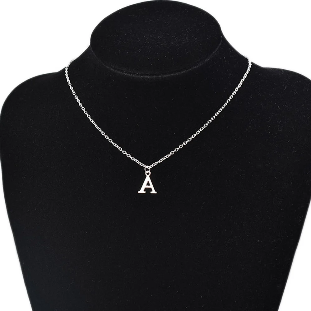 Chaîne Et Pendentif Métal Couleur Argent - Occasion, Bijou Fantaisie, Sans Marque