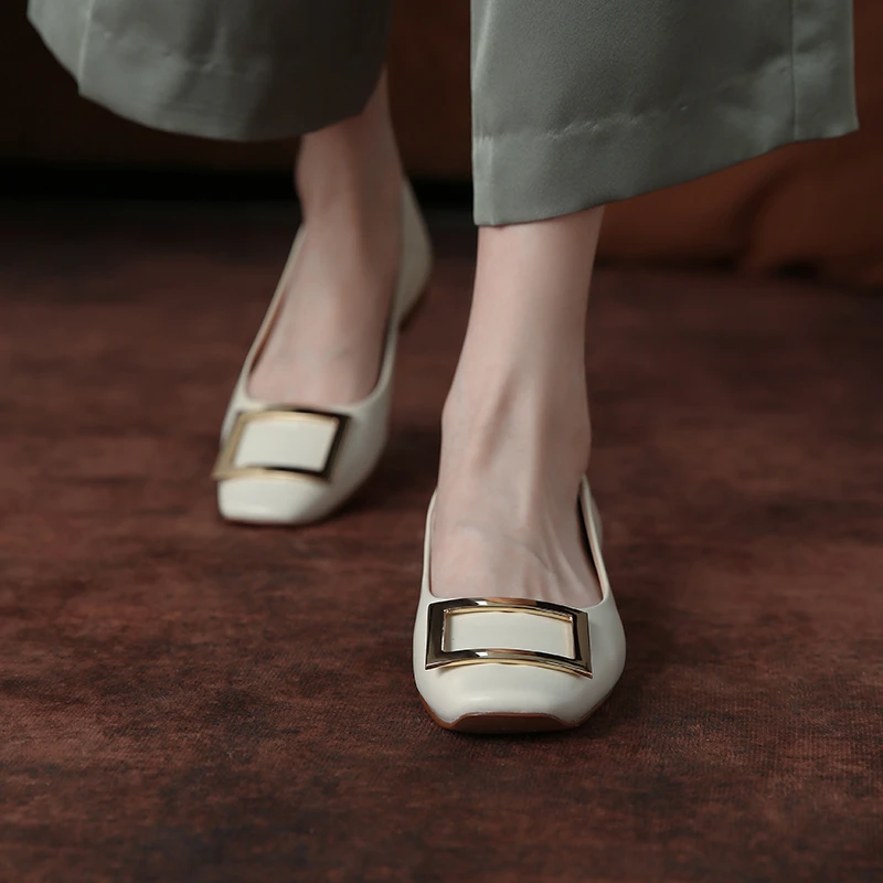2022 Brand retro flat shoes women's loafers genuine leather soft simple elegant buckle casual shoes female dating shoes