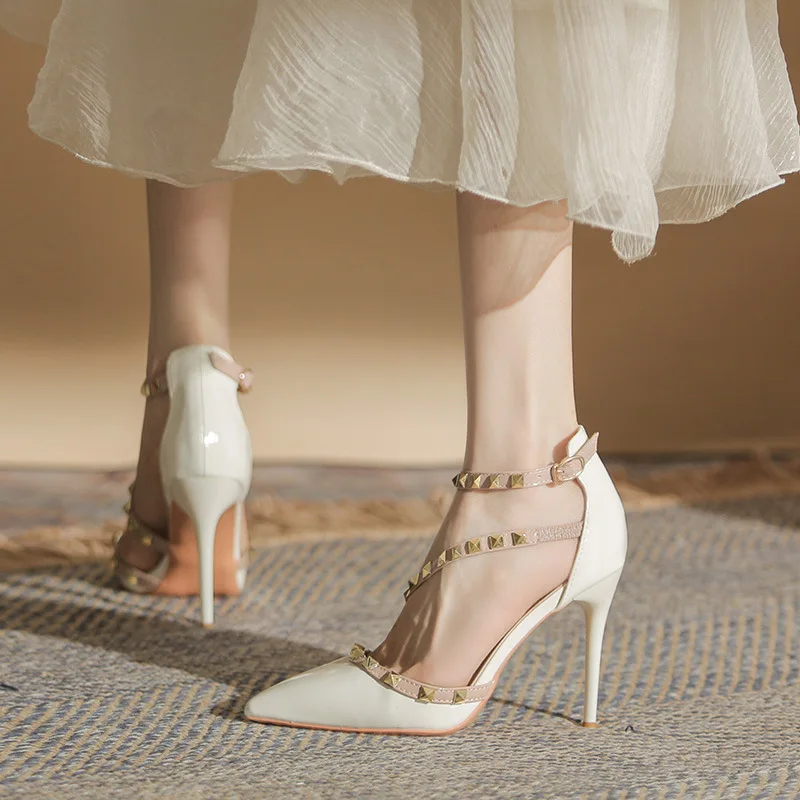 

Туфли женские на шпильке, без застежки, с острым носком и эластичным ремешком