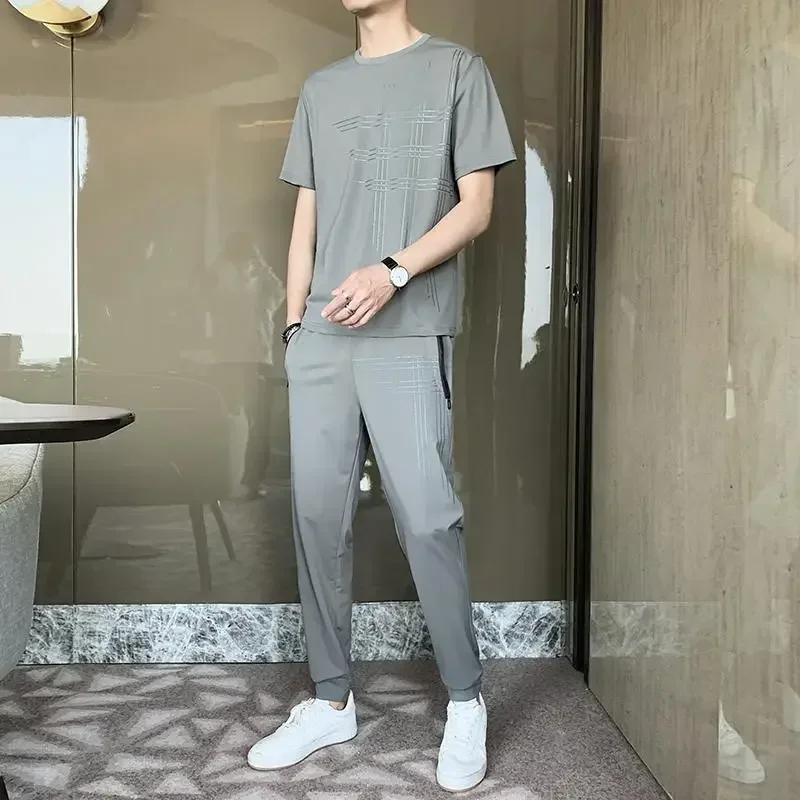 thumbnail image 1 of Conjunto de chándal con camiseta negra para hombre, pantalones de chándal lisos, conjuntos deportivos para gimnasio, ropa de hombre de alta calidad, conjunto elegante de 2 piezas básico, 1 of 5