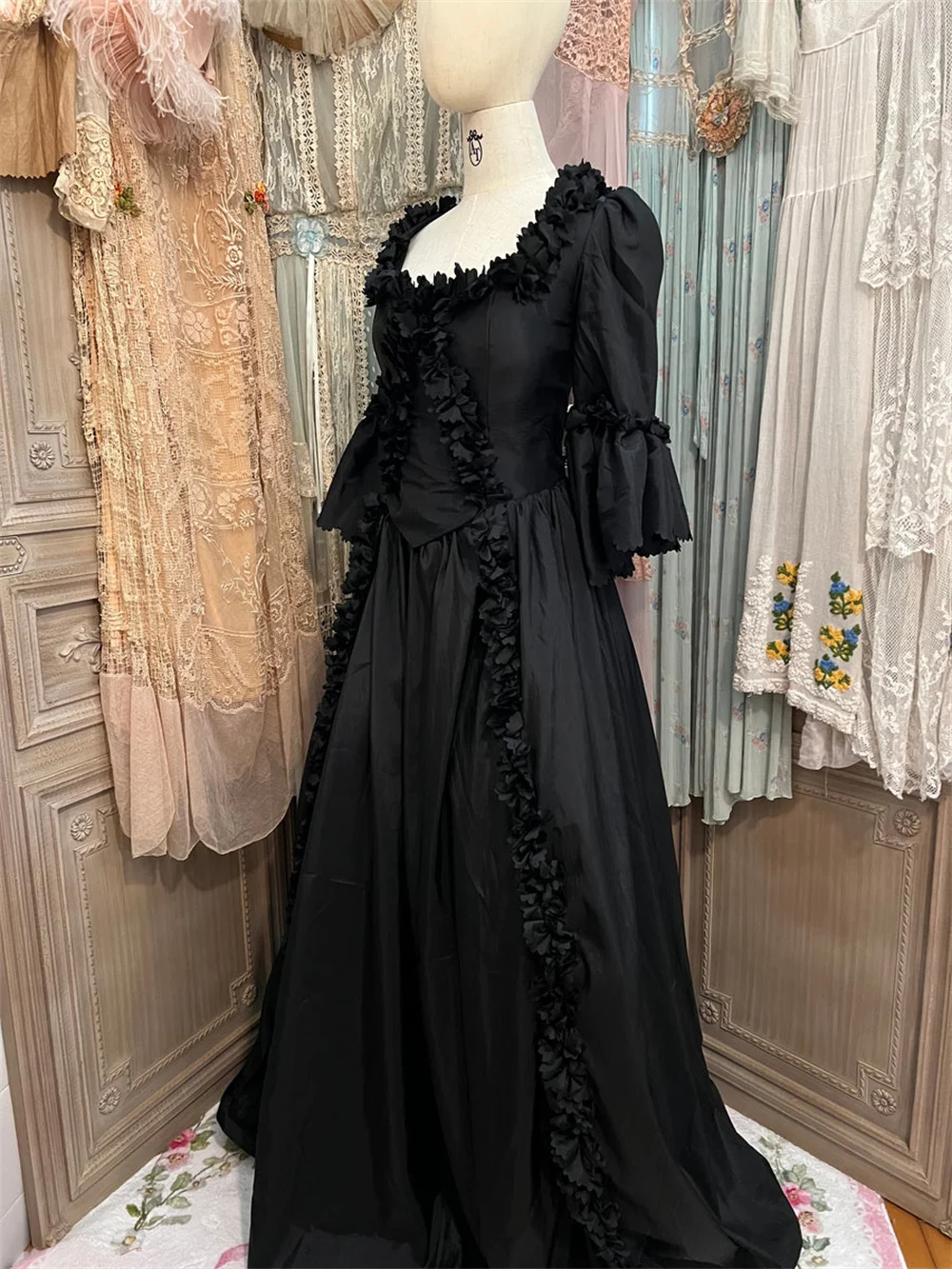 Medieval Vintage Evening Dresses Costume Ball Gown Vintage Cubic Floral  Satin | eBay