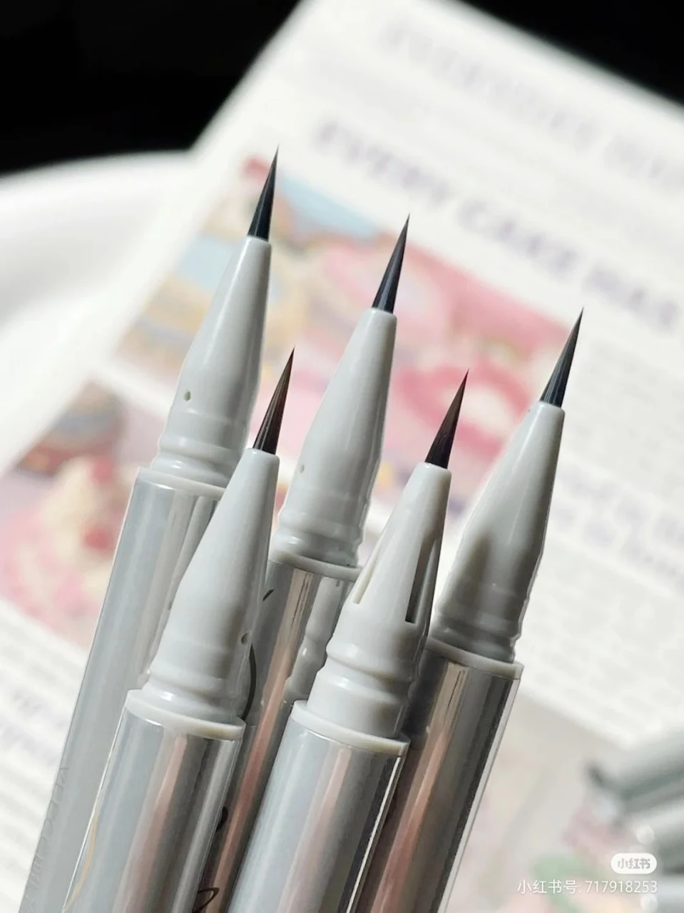 

Veecci Water Eyebrow Pen is waterproof, sweat resistant, long-lasting, and does not fade naturally with a thin head