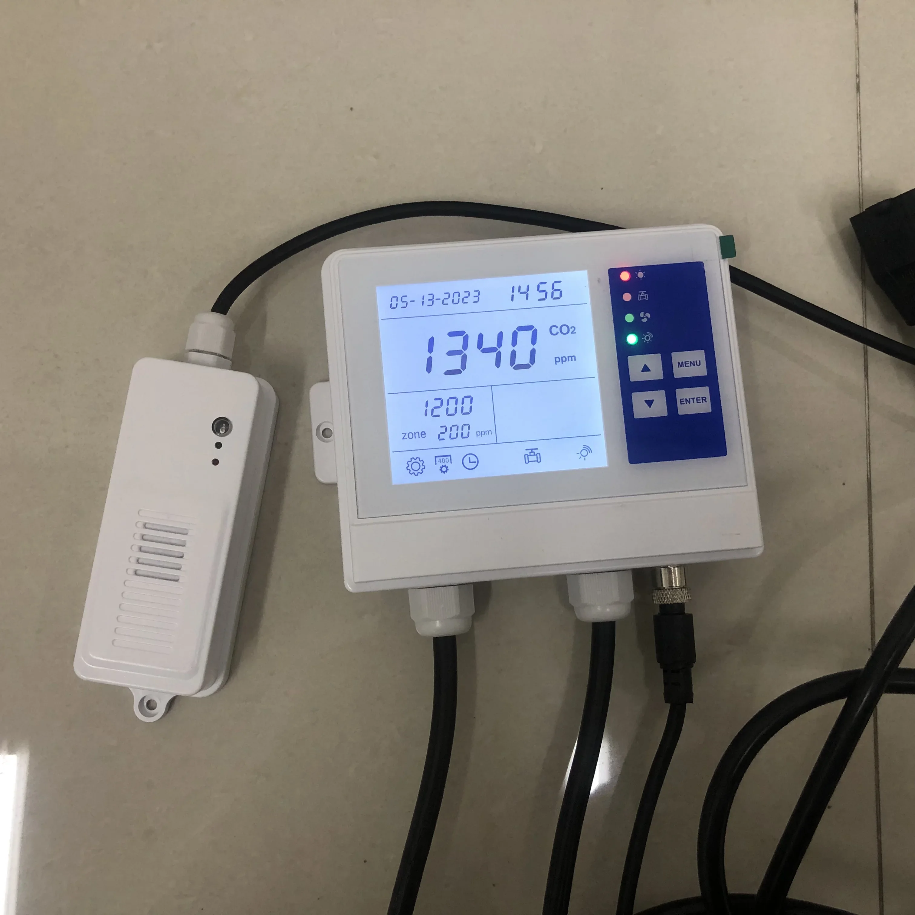 Long co2 sensor probe , wall mounted IAQ Carbon dioxide monitor controller with Relay output for co2 valve and ventilation