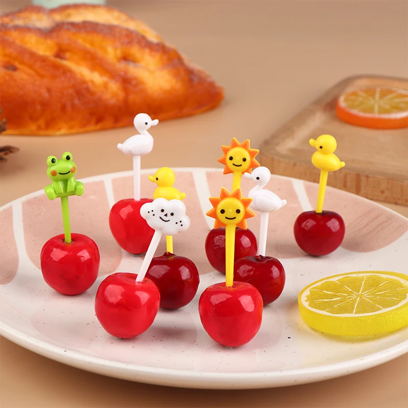 8Pcs Cartoon Animals Fruit Forks Mini Kids Snack Cake Dessert Food Stick Cute Duck Frog Toothpick Bento Decoration Tableware