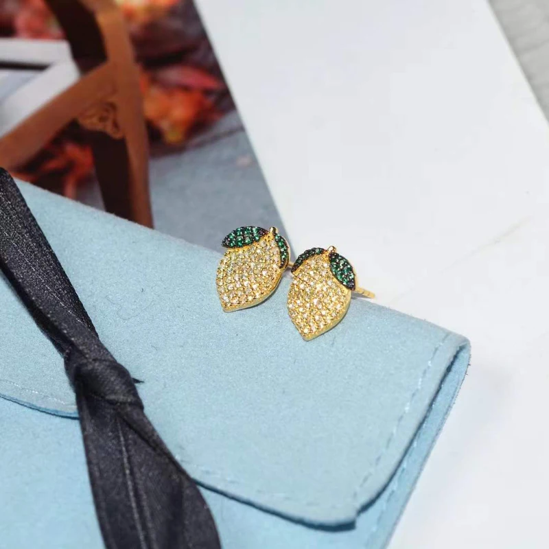 

Женские серьги-гвоздики из серебра 925 пробы, с цирконом