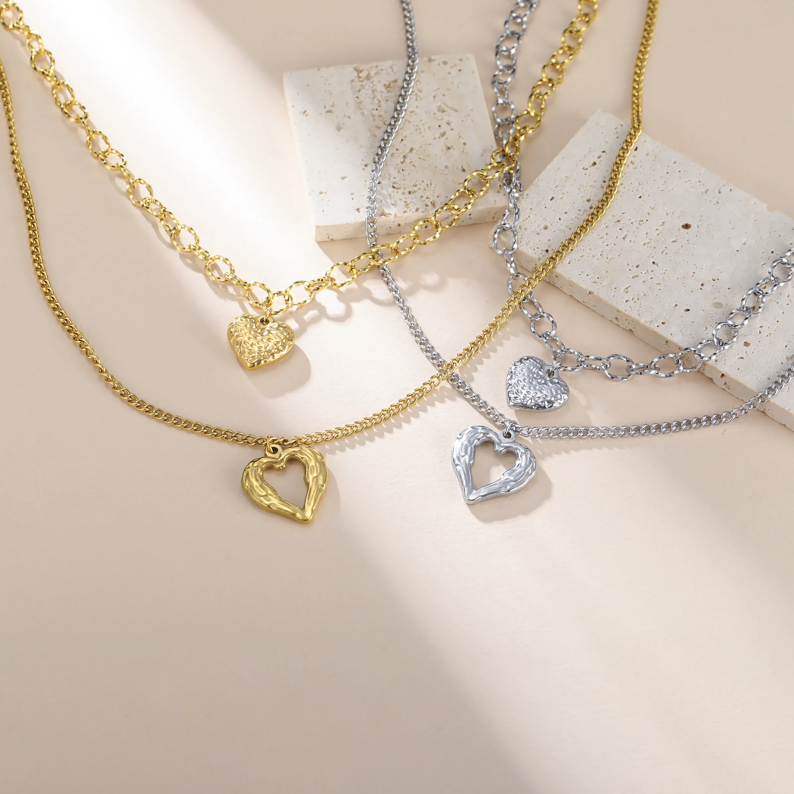 Collana in acciaio rh no nickel con pendente cuore che si apre a libro