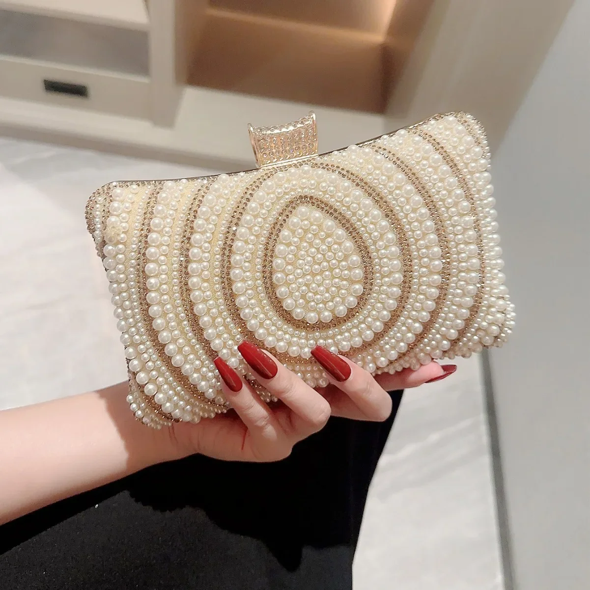 

Women Pearl Diamond Beaded Evening Bags Fashion Bridal Wedding Party Day Clutch Ladies Elegant Pillow Purse for Female Handbag