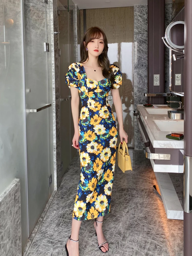 

Vintage French Sweet Oil Painting Bubble Sleeve Dress 2023 New Small Square-neck Sunflower Print Temperament Mid-length Dress