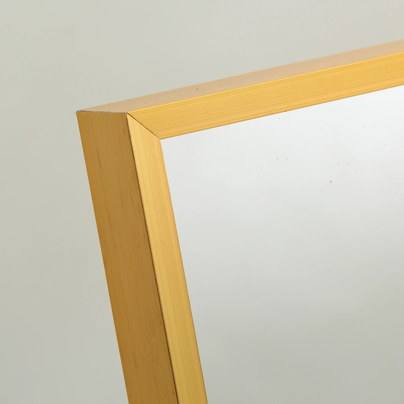 Rosahqnda Quadratischer Ganzkörperspiegel 140x40cm, verstellbarer Ständer, Aluminiumrahmen, zum Aufhängen oder Aufstellen, für Wohnzimmer und Garderobe – Detail 2