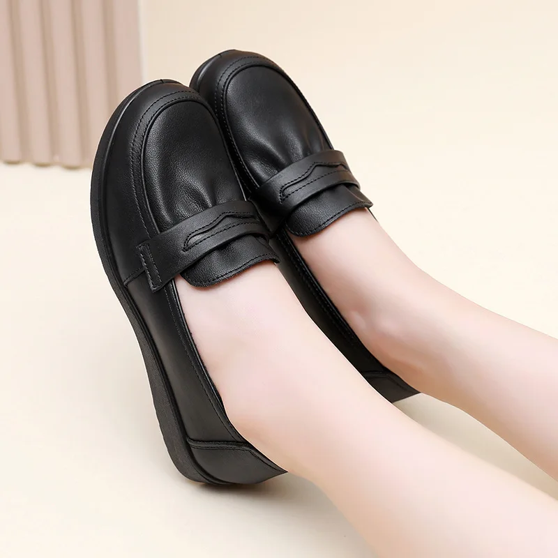 Spring Autumn Flat Shoes Women Genuine Leather Loafers Slip On Shoes Mother Soft Casual Walking Shoes Free shipping