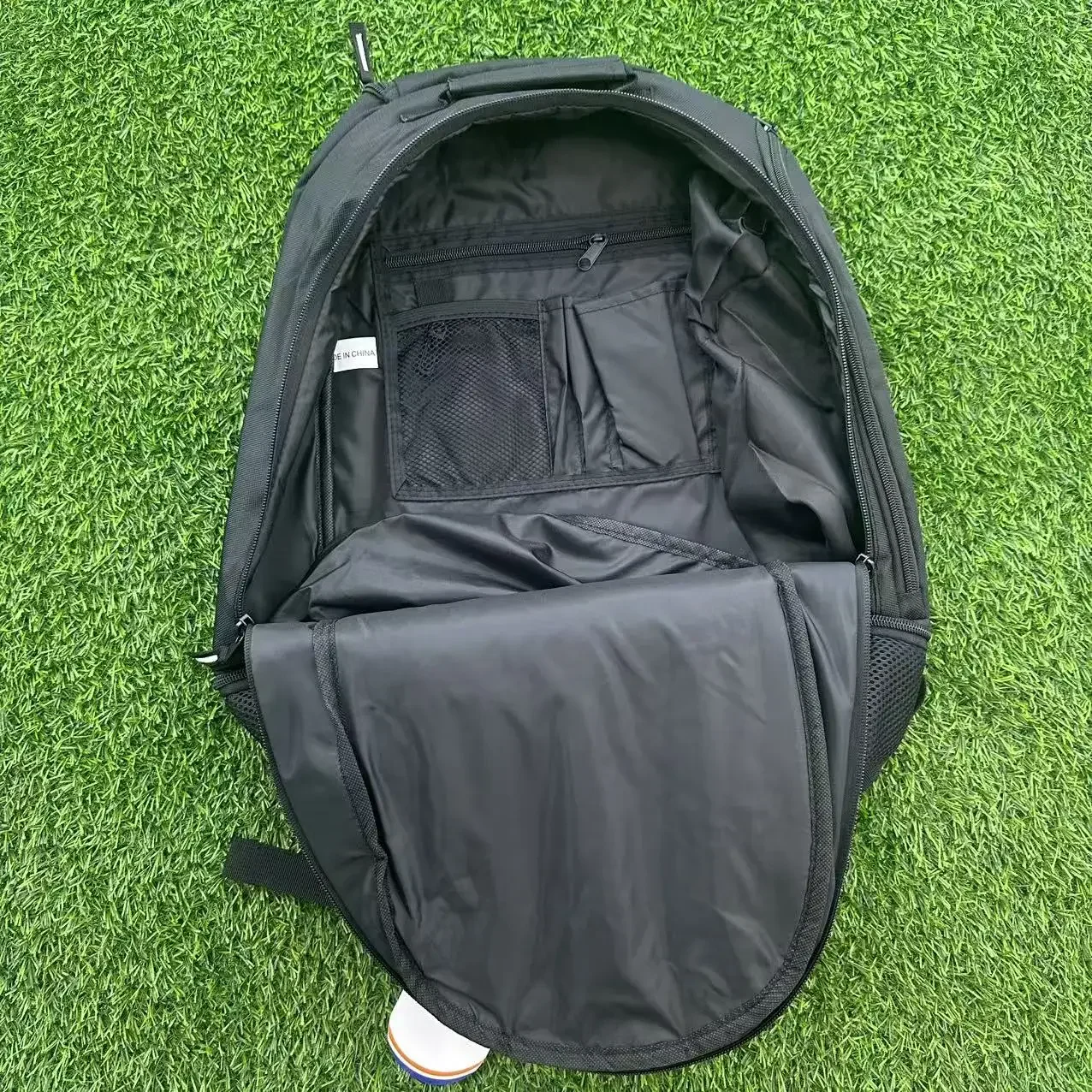 Seitenansicht mit Blick auf das Schlägerfach