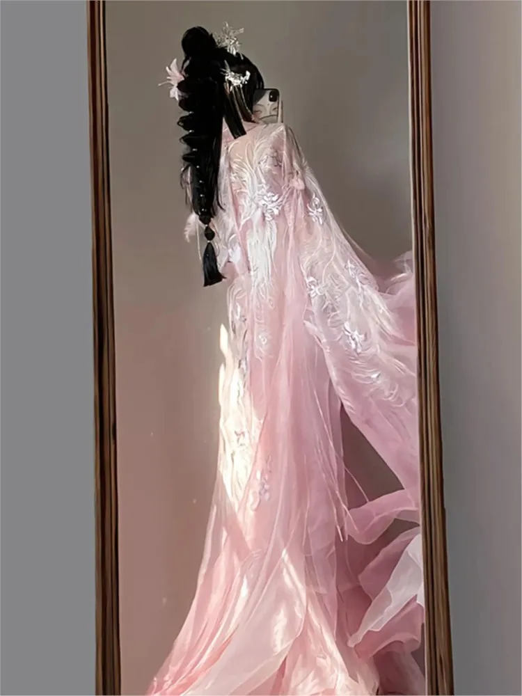 A female Hanfu worker with large embroidered sleeve and chest-length chekhozi dress the deputy team leader is ethereal - Image 3