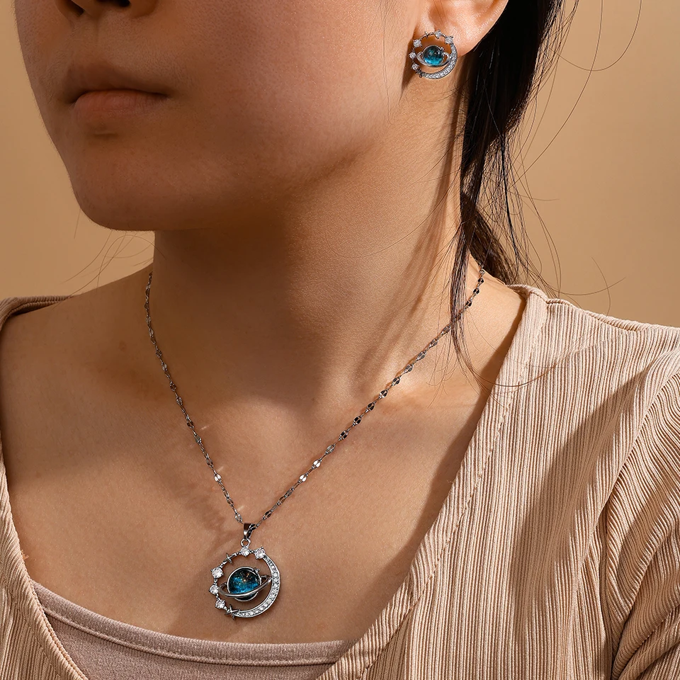 طقم إكسسوار ذهبي بتفصيل كوني