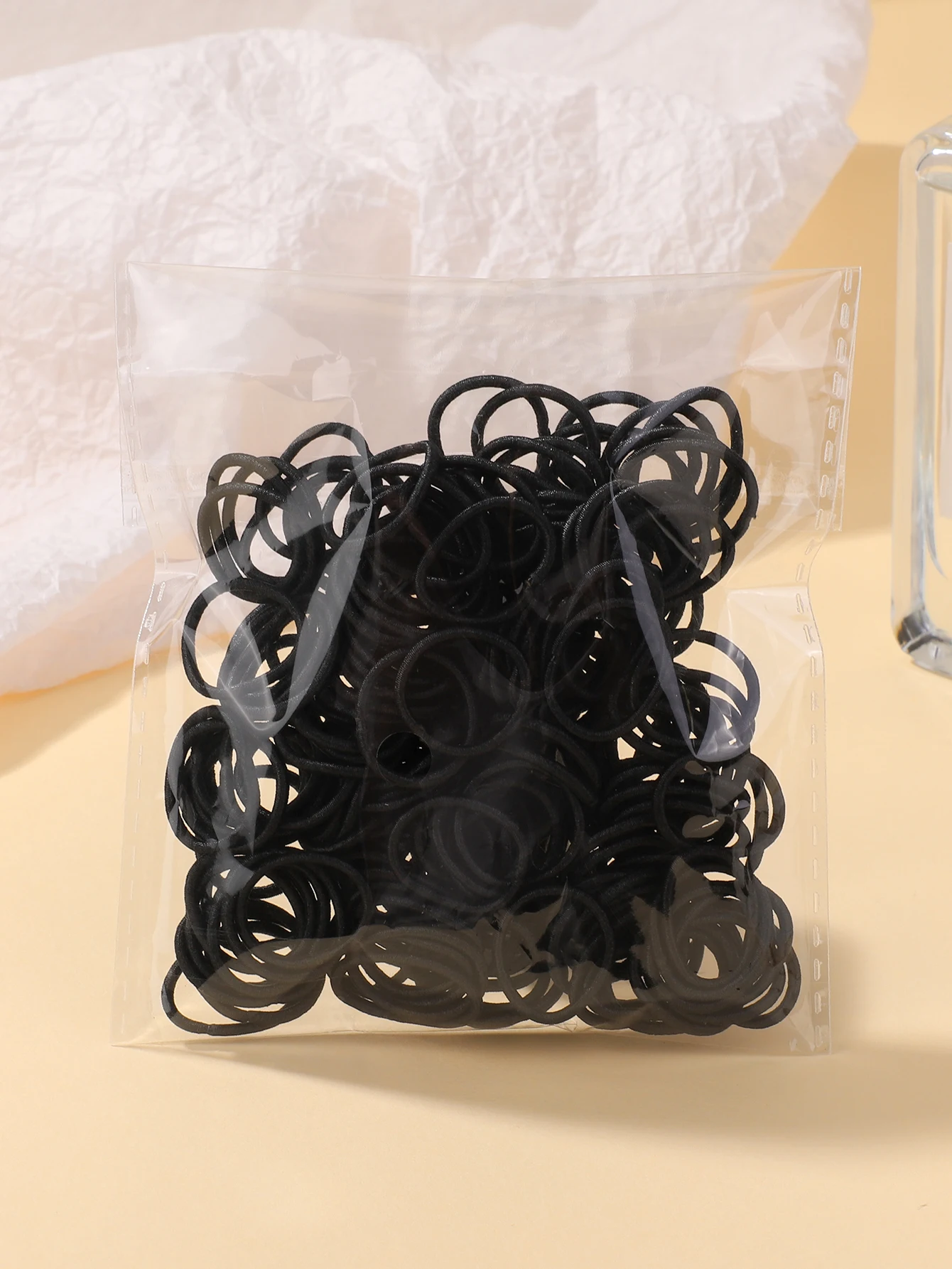 100 sztuk / partia 2 cm Opaski do włosów Kolorowe nylonowe gumki do włosów Akcesoria do włosów dla lalek Czarne elastyczne opaski do włosów dla dziewczynek Prezent