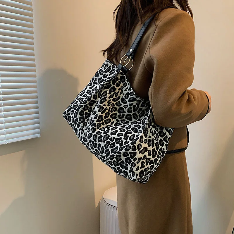 Stylish Leopard Print Fabric Handbags for Women Shoulder Bag Large Capacity Tote Bag with Lining Zipper Pocket Daily Collocation