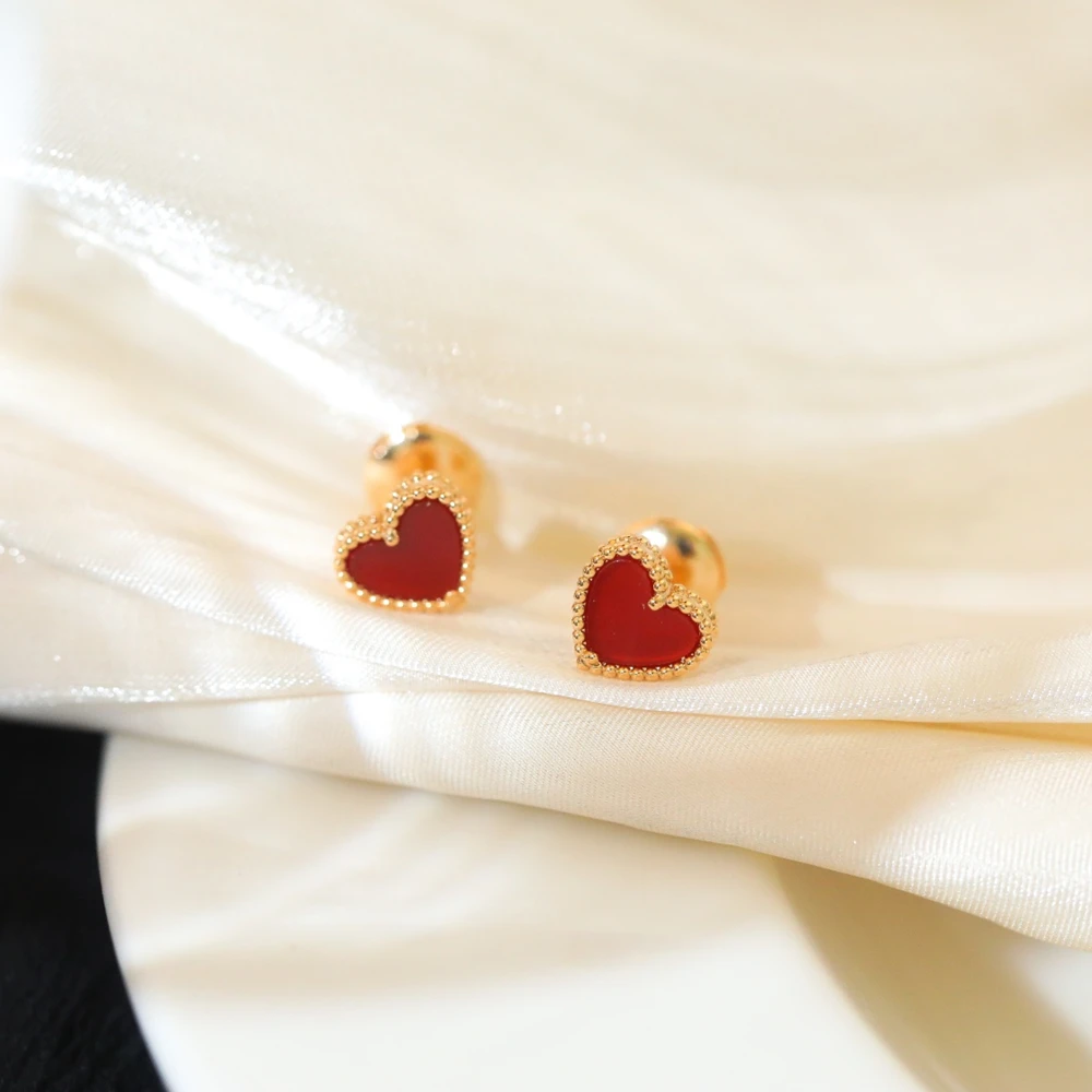 

2022 классические Винтажные серьги в форме красного сердца, подарки для женщин, подарки на годовщину, универсальное милое изящное роскошное ювелирное изделие известной Европейской марки.