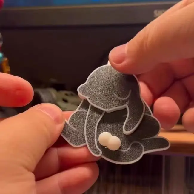 3D Rotating Cat Keychain Pull Toy - Cute Kawaii Egg Charm Pendant for Backpack Bag Accessories, Funny Gift for Kids Cat Lovers