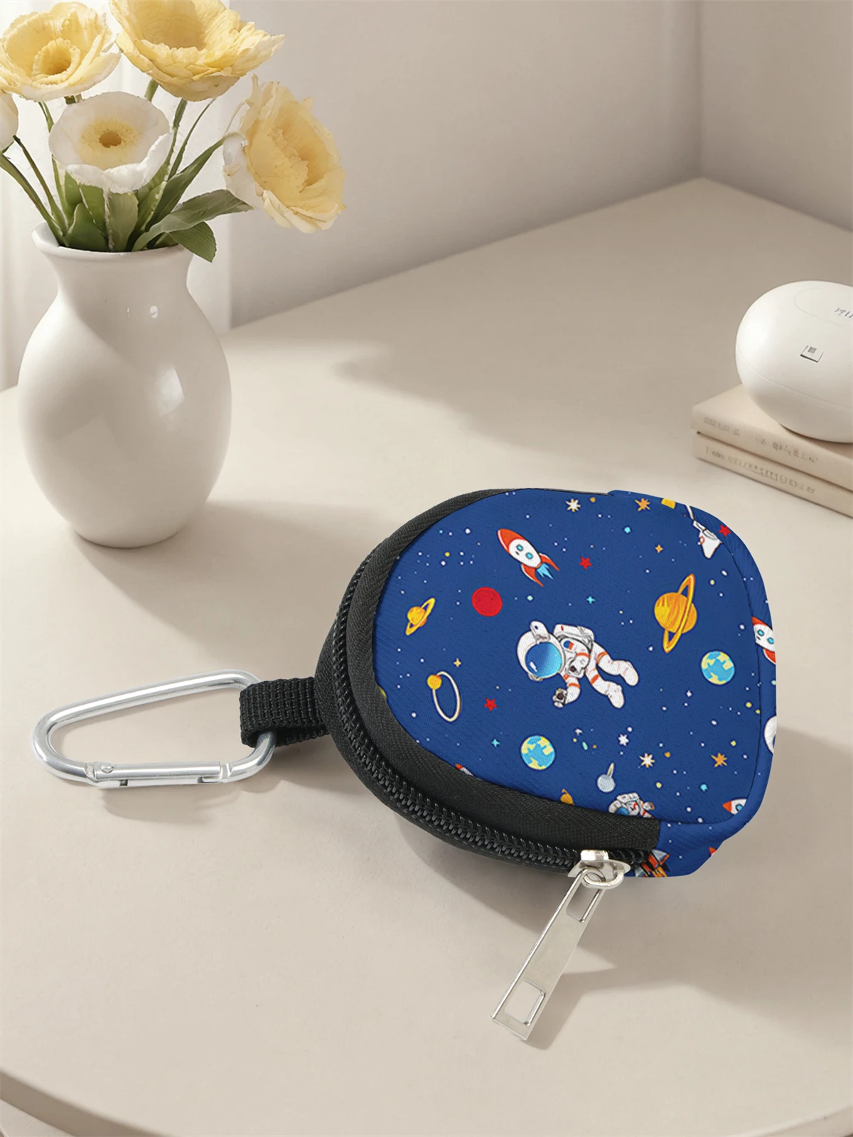 Space pattern printed mini wallet, zipper change bag with hook clip, headphone key bag, suitable for men and women