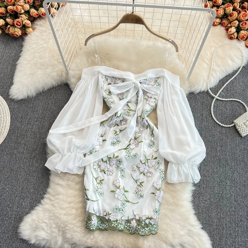 

2022 Spring Fashion Sexy One Line Collar Off Shoulder Chiffon Stitched Mesh Embroidered Waist Closing Small Man Hip Wrap Dress