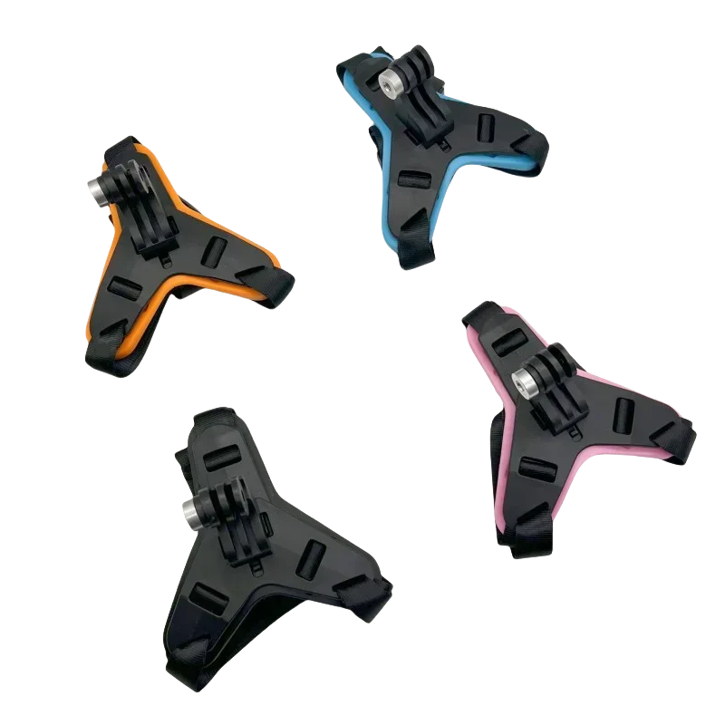 Fixation casque moto pour GoPro DJI Insta360, détail du support mentonnière avec vis de réglage, sur fond blanc.