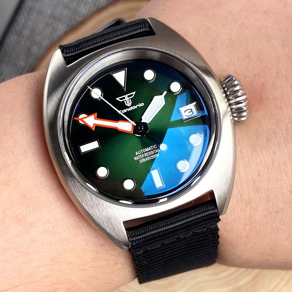 Military diver watch with NH35 automatic movement, sapphire crystal, stainless steel case, and 200m water resistance.