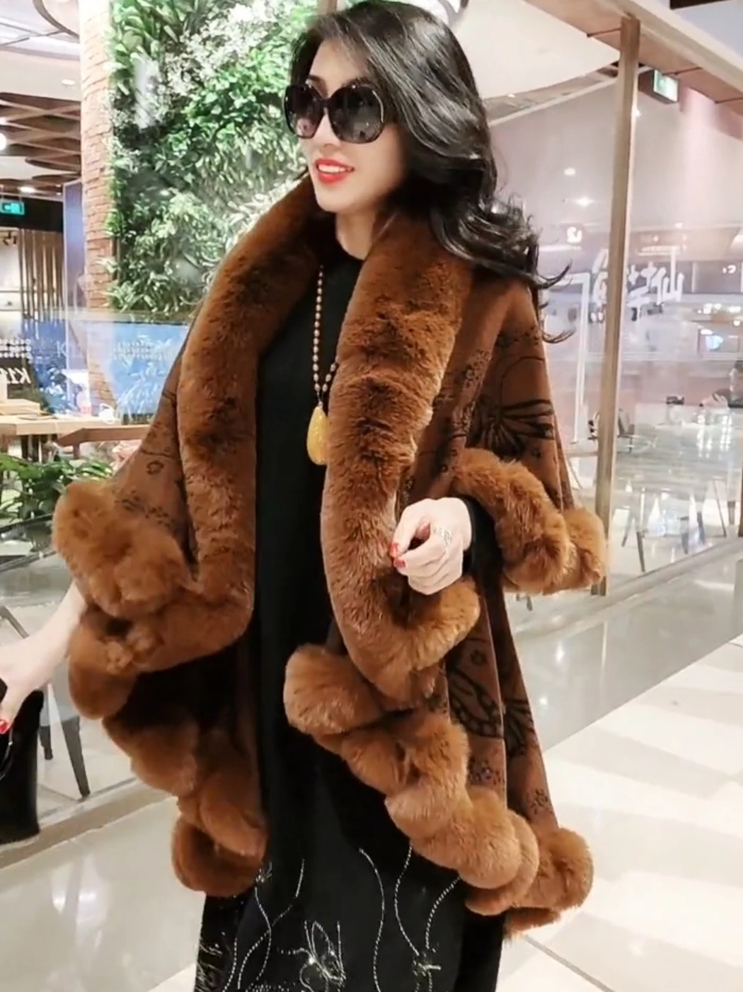 

Printed Shawl Fur Collar Fur Edge Fashion Noble Slimming Imitation Fur All-Matching Warm Sweater Shawl Cape