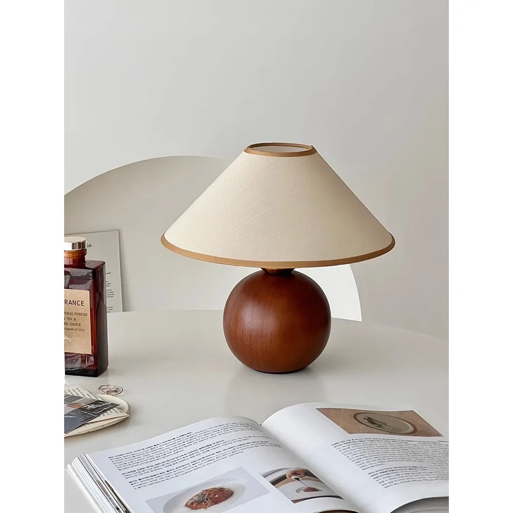 

Medieval French small table lamp, American retro bedroom, master bedroom, high-value simple Japanese-style wabi-sabi style bedsi