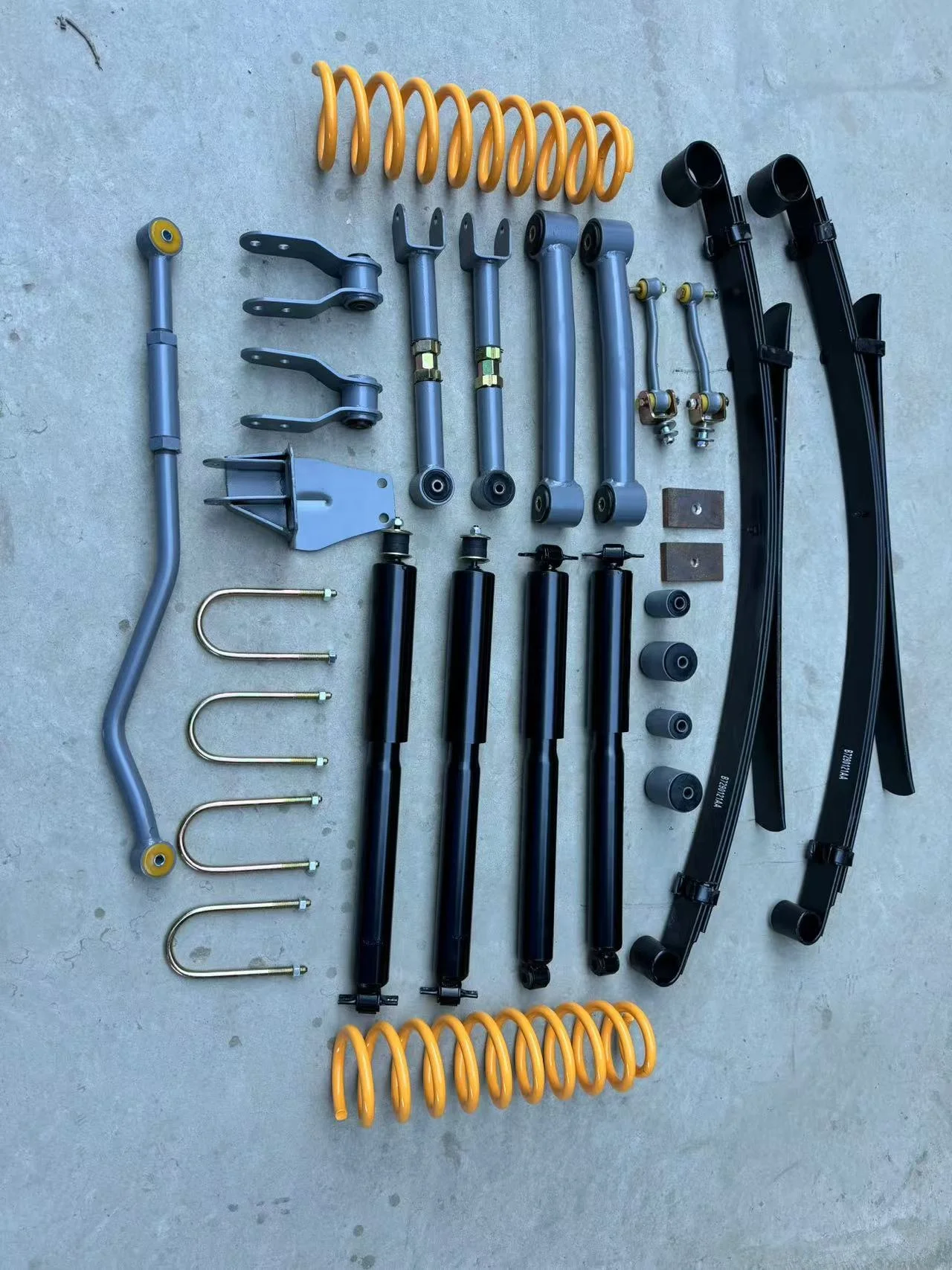 Full Set Lift Kits for Cherokee XJ 4x4 Off-Road Suspension with Shock and Lift Coil Spring Leaf Spring Typecustom