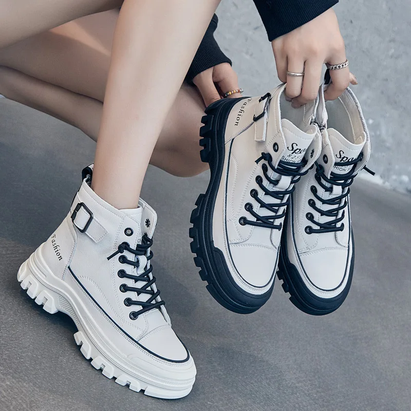 

Женские повседневные ботинки с высоким берцем, маленькие белые ботинки, новинка сезона осень-зима 2023, женские короткие ботинки, модная обувь на танкетке