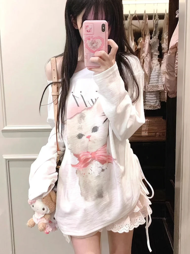 Niedliches Katzen-Design, weißes, übergroßes T-Shirt mit langen Ärmeln für Damen, lässiges Oberteil mit freiem Schulterbereich, ideal für Frühling und Herbst, schlichtes Basic-T-Shirt, koreanischer, zarter Damenstil.