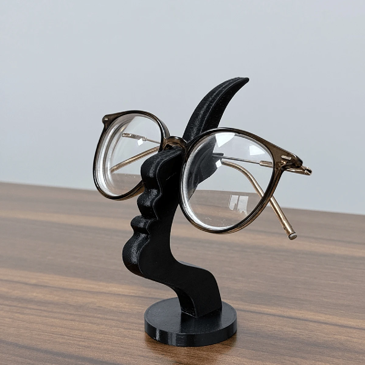 Elegant Face Glasses Stand 1