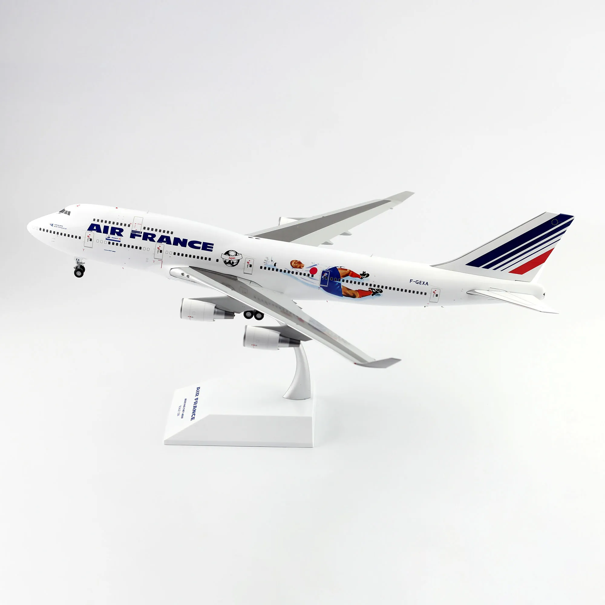 

Air France B747-400 Civil Aviation Airliner Alloy & Plastic Model 1:200 Scale Diecast Toy Gift Collection Simulation Display