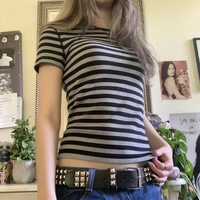Vintage adolescentes Goth Emo Crop Tops femmes Y2k Cyber Grunge T-Shirts rayé col rond manches courtes 2000s Harajuku vêtements 1