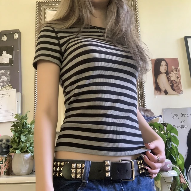 Vintage adolescentes Goth Emo Crop Tops femmes Y2k Cyber Grunge T-Shirts rayé col rond manches courtes 2000s Harajuku vêtements 1