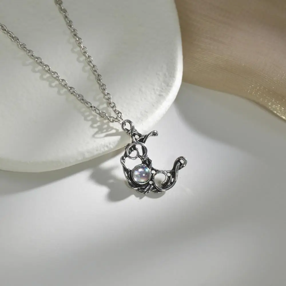 Fashion Necklace Moonstone Necklace Crescent Crystal Moon Pendant for Women