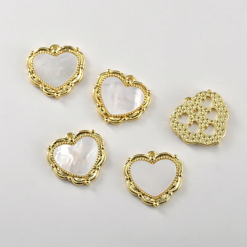 구리 도금 14k 리얼 골드 색상 유지 레이스 러브 인레이드 쉘 펜던트 DIY 팔찌 목걸이 귀걸이 액세서리 재료