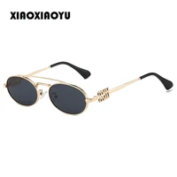 Lunettes de soleil ovales rétro tendance pour hommes stylés et femmes branchées, avec design de luxe, monture en métal doré style punk, lunettes de soleil de conduite à la mode, protection UV 1