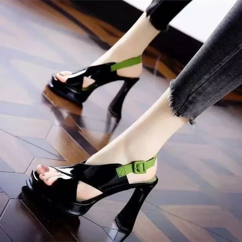 

Сандалии с открытым носком, в стиле ретро, летние однотонные сандалии Т-образной формы на Высоком толстом каблуке, с ремешком сзади и пряжкой, 2024