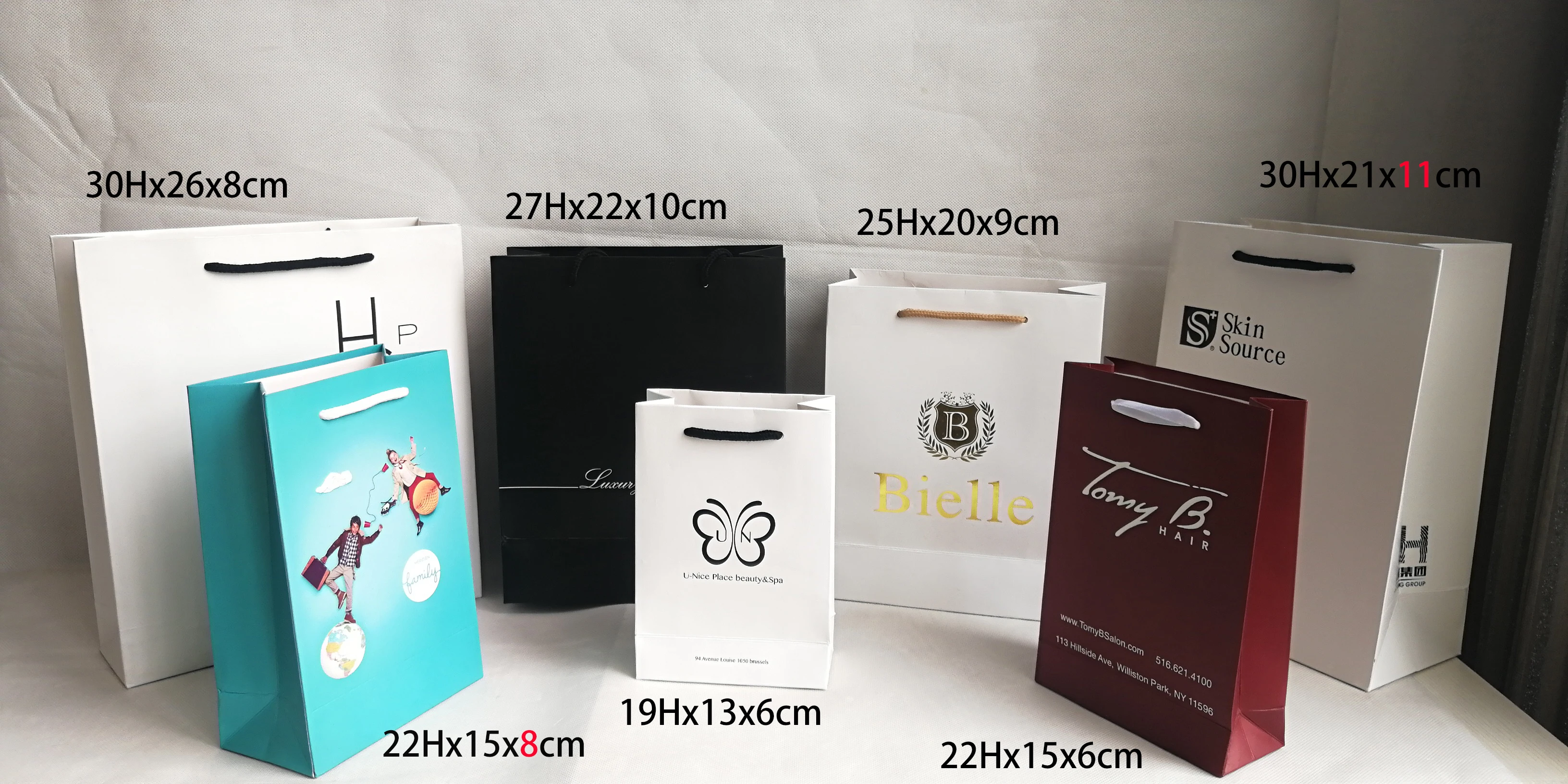 500개/묶음 맞춤형 핫 스탬핑 로고 럭셔리 라미네이트 종이 쇼핑 선물 가방 다이컷 손잡이 포함 보석류 의류 부티크용