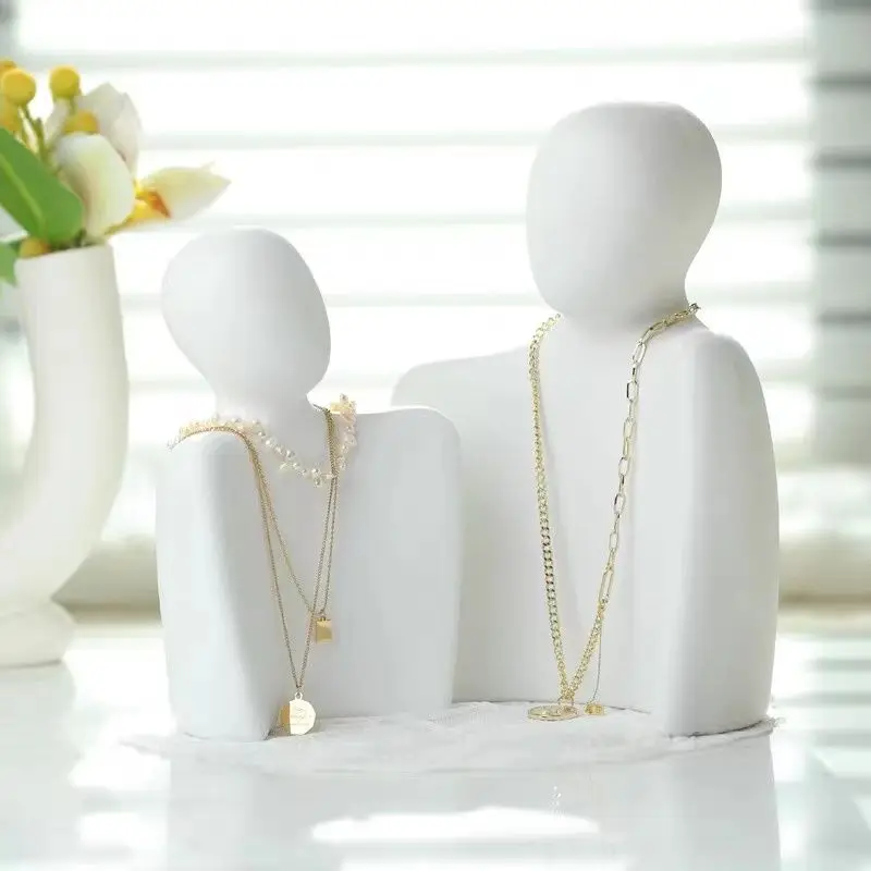 Model Necklace Display Stand Home Decor Couple Jewelry Desktop Decoration Portrait Necklace Stand Resin Jewelry Storage Stand